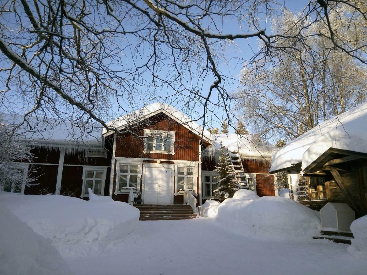Lauri Historical Log House Manor 호텔 로바니에미 외부 사진